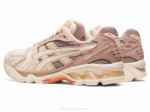 Asics gel-kayano 14 melocotón blanco crema comodidad y estilo - Image 3