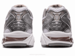 Asics Gel Kayano 14 Zapatillas Blancas Roca Lunar Comodidad y Estilo - Image 5