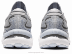 Asics Gel Nimbus 24 Zapatillas Grises Piedmont y Blancas - Image 4