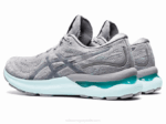 Asics Gel Nimbus 24 Zapatillas Yeso Gris Piedmont Comodidad y Estilo - Image 3