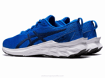 Asics Novablast 2 Escuela Primaria Azul Eléctrico Océano Profundo - Image 3