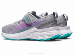 Asics Novablast 2 Zapatillas Preescolar Gris Piedmont Brillo Lavanda - Image 3