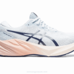 Asics Novablast 3 Nagino Zapatillas Cielo Crema Rendimiento y Comodidad