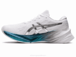 Asics Novablast 3 Platino Zapatillas Blancas y Plateadas - Image 4