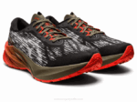Asics Novablast 3TR Zapatillas Naturaleza Oliva Estilo y Comodidad - Image 2