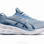 Asics Novablasto 2 Zapatillas Niebla Cielo Suave Rendimiento y Estilo