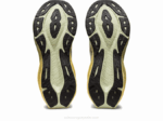 Asics Novablasto 3 Zapatillas Crema Cervatillo Comodidad y Estilo - Image 7