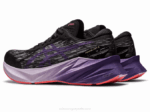 Asics Novablasto 3 Zapatillas Negro Púrpura Polvoriento Confort y Estilo - Image 3
