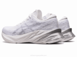 Asics Novablasto 3 Zapatillas Running Blanco Gris Piedmont - Image 3