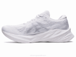 Asics Novablasto 3 Zapatillas Running Blanco Gris Piedmont - Image 4