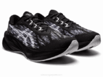 Asics Novablasto 3 Zapatillas Running Blanco Negro Elite - Image 2