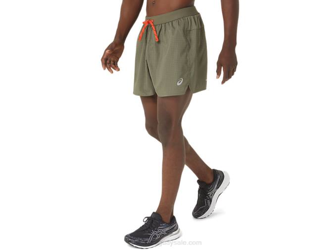 Asics pantalón corto logo Fujitrail hombre verde estilo y confort - Image 3