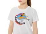 Asics playera gráfica mujer blanca estilo moderno - Image 4