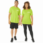 Camiseta Rayas Amanecer Asics Cáscara de Limón Estilo y Comodidad