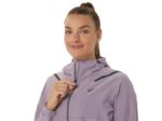 Chaqueta Asics Mujer Acelera Impermeable Cuarzo Violeta Trendy - Image 4
