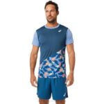 Playera Asics Hombre Gráfico Cortes Indigo Claro Trendy